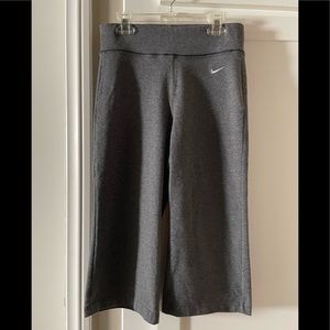 Women’s Nike Dri-Fit Gray Capri Athletic Pants Size XS